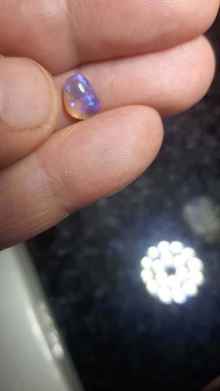 0.8ct LIGHTNIG RIDGE CRYSTAL OPAL(GENUINE)