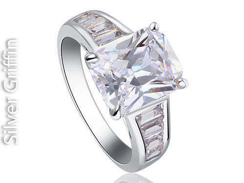 2.5 Carat Sparkling PrincessCut ,Simulated Diamond Ring Size 7