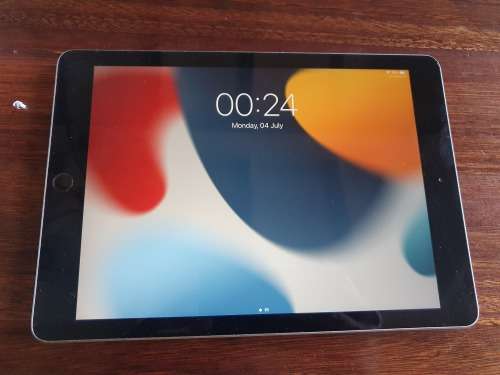 Apple IPad 6 32GB WiFi Only (Please Read)