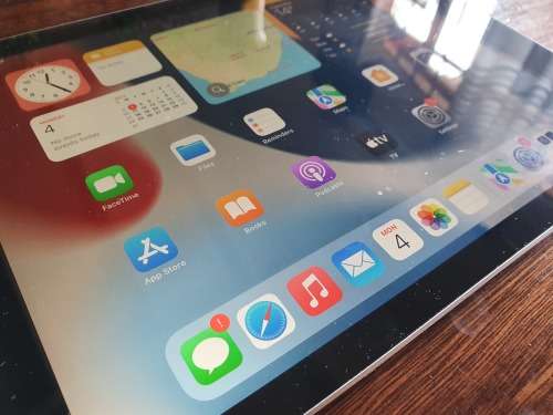 Apple IPad 6 32GB WiFi Only (Please Read)