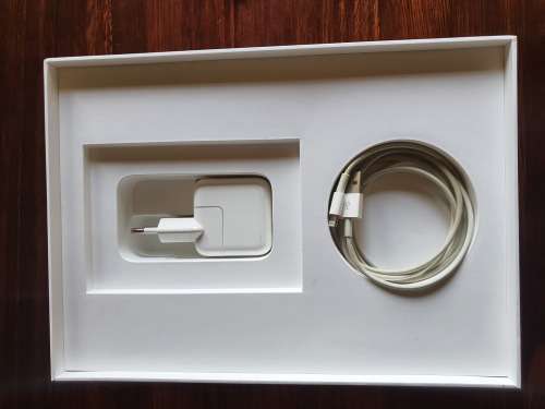 Apple IPad 6 32GB WiFi Only (Please Read)