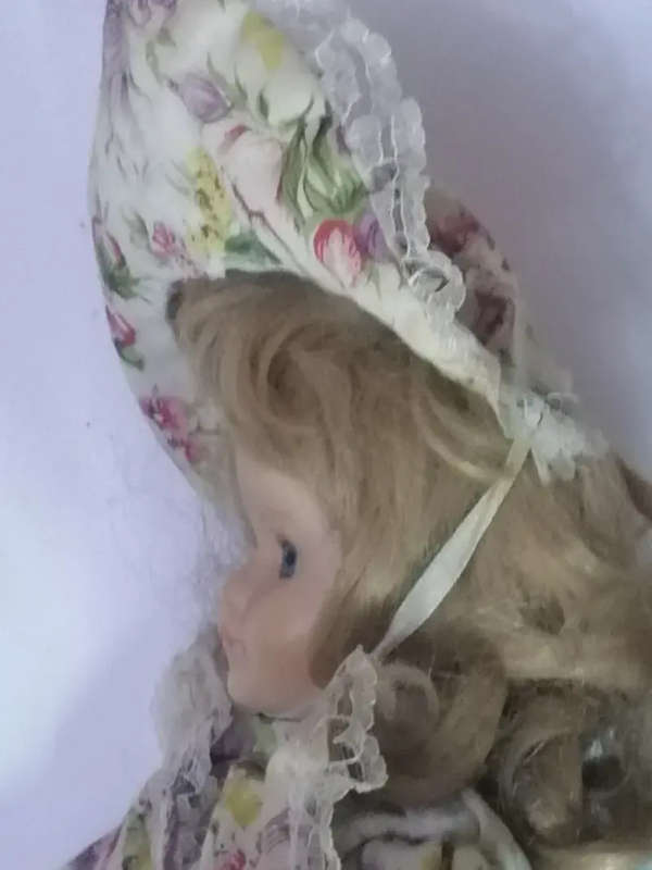 STUNNING VINTAGE PORCELAIN DOLL - VERY NEED