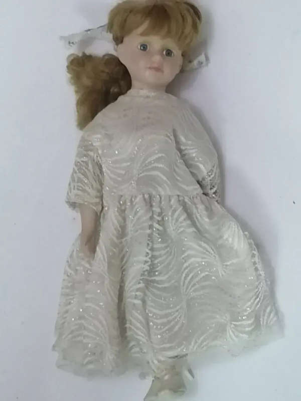 STUNNING VINTAGE PORCELAIN DOLL - VERY NEED