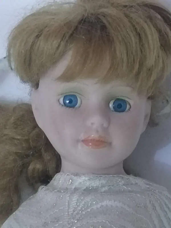 STUNNING VINTAGE PORCELAIN DOLL - VERY NEED