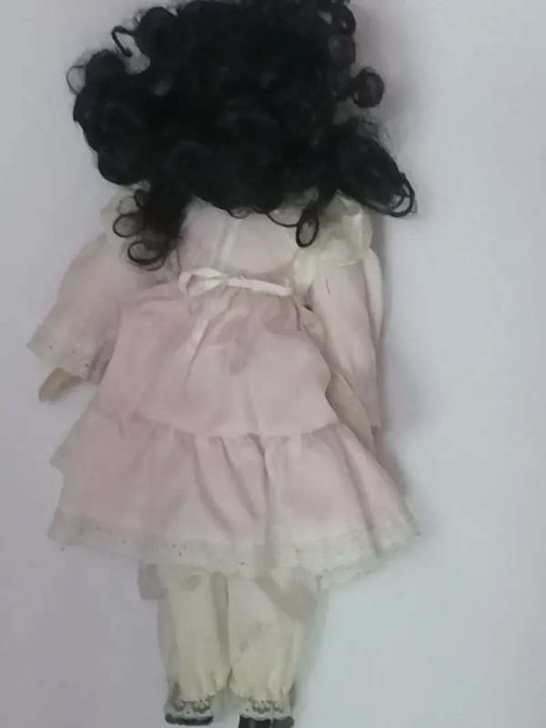 STUNNING VINTAGE PORCELAIN DOLL - VERY NEED