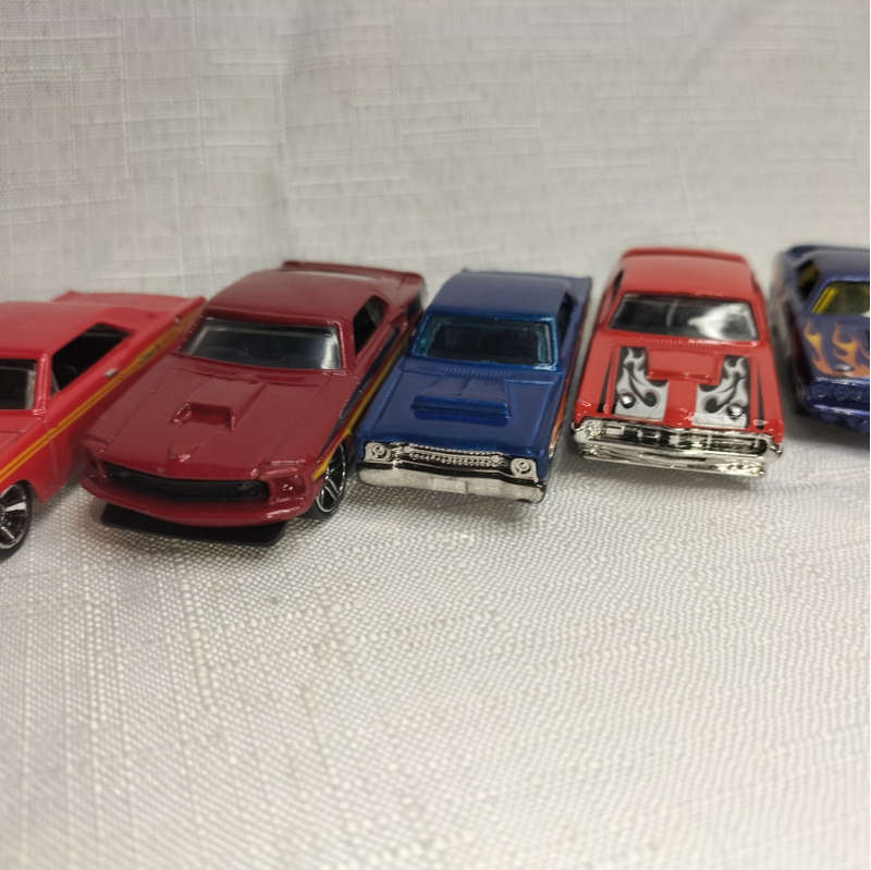 8 Hot Wheel Cars