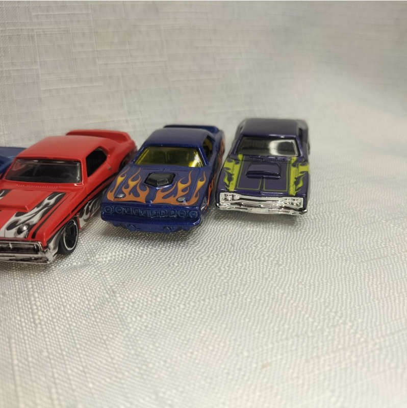 8 Hot Wheel Cars