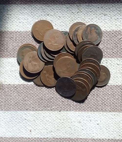 Lot - British Copper Pennies -270 grams
