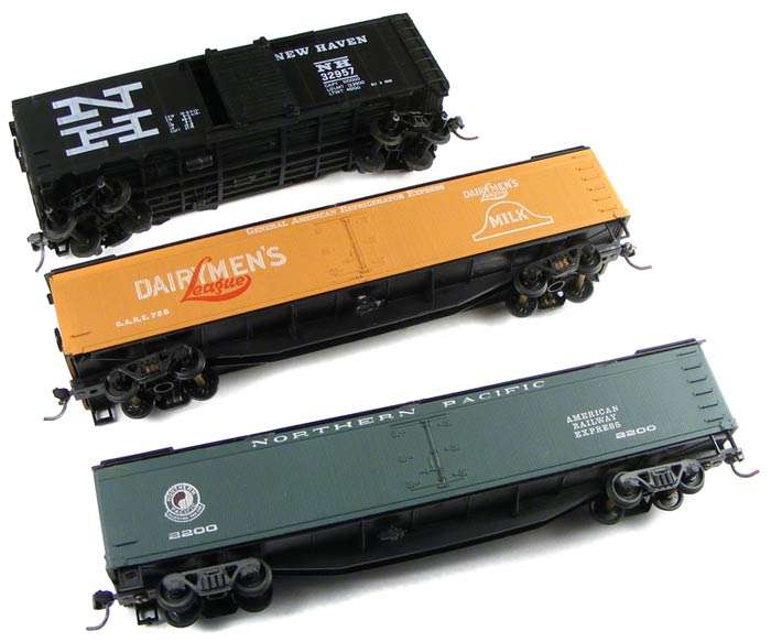 Lot of 3 HO Cargo Wagons  - Good condition