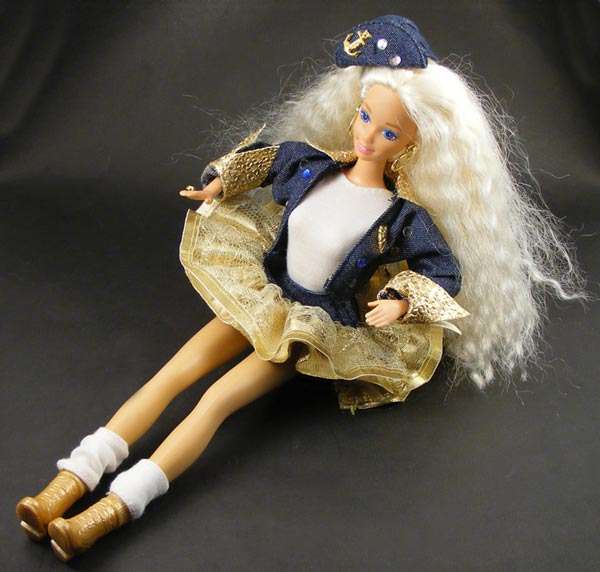Vintage Mattel SuperTalk! Barbie Doll - Excellent condition, 4 new batteries - Says 100,000 phrases!