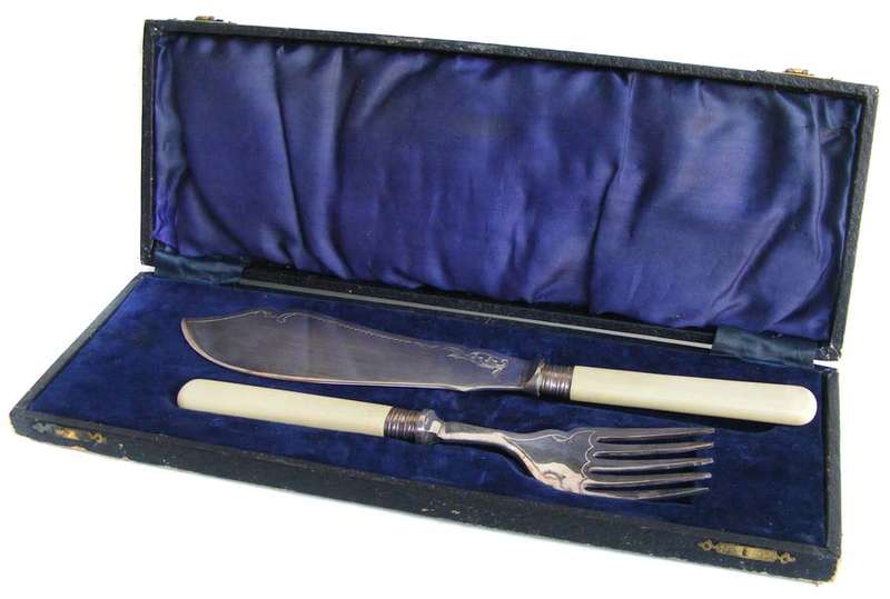 Antique EPNS bone handled fish? serving knife and fork set in case