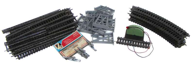 Lot 32 Vintage Fleischmann's HO Scale railway tracks + controller, bridge supports + extras