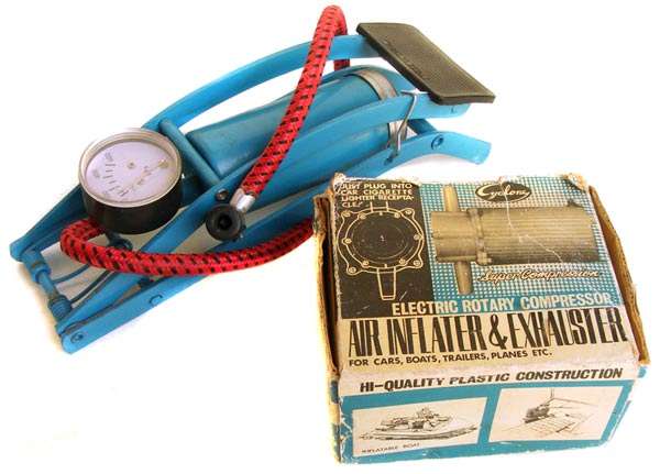 Vintage 12v multi purpose inflater and foot pump - working condition