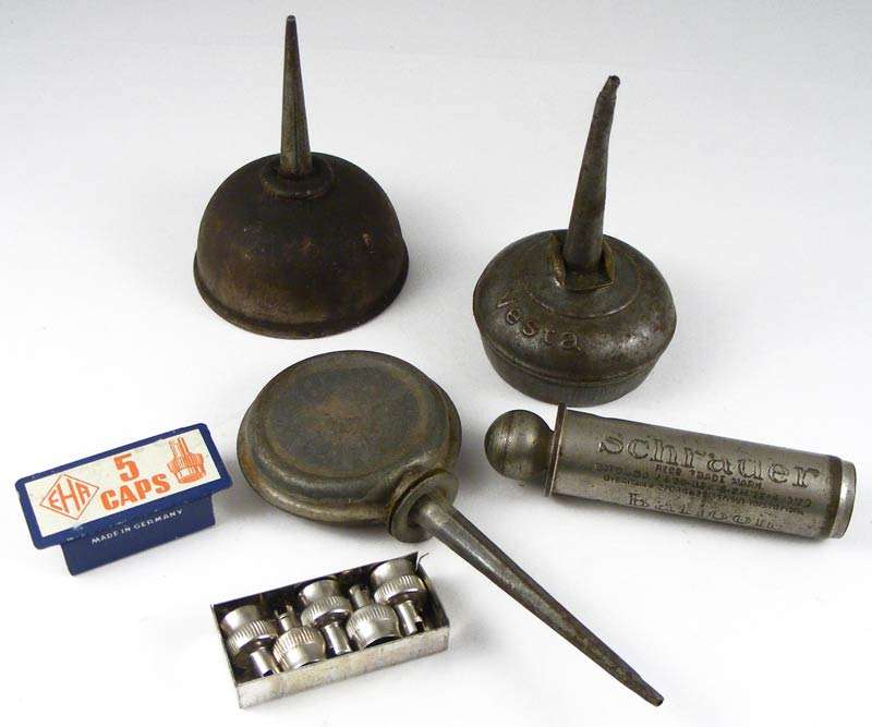 Vintage oil cans, Schrader balloon tyre gauge and German valve caps!