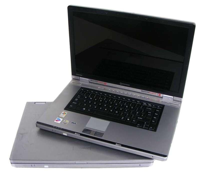 Pair of Toshiba Qosmio G10 laptops FOR PARTS, BROKEN, NOT WORKING