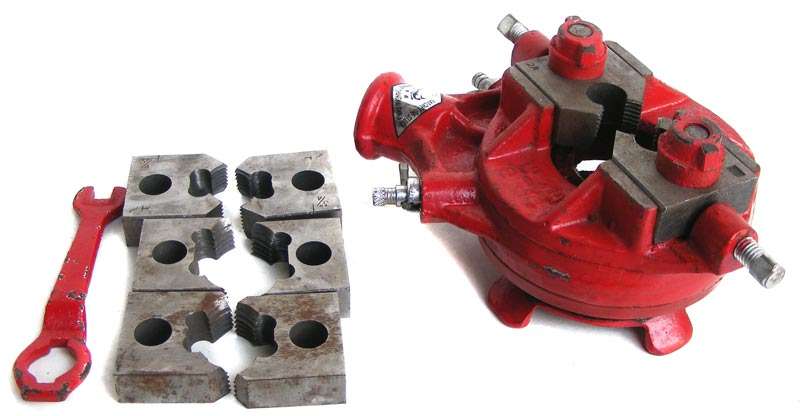 Swordfish Pipe thread cutter with 4 sets of cutters