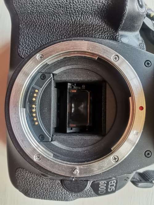 Canon 600D DSLR Camera in Excellent condition (Body Only) + FREE set Extender Tubes + EXTRA battery