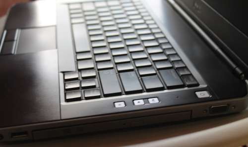 Dell Latitude E5430 -Core i5 3210M(3rd gen) - 4 GB RAM - 320GB HDD -WIFI-WIN 10