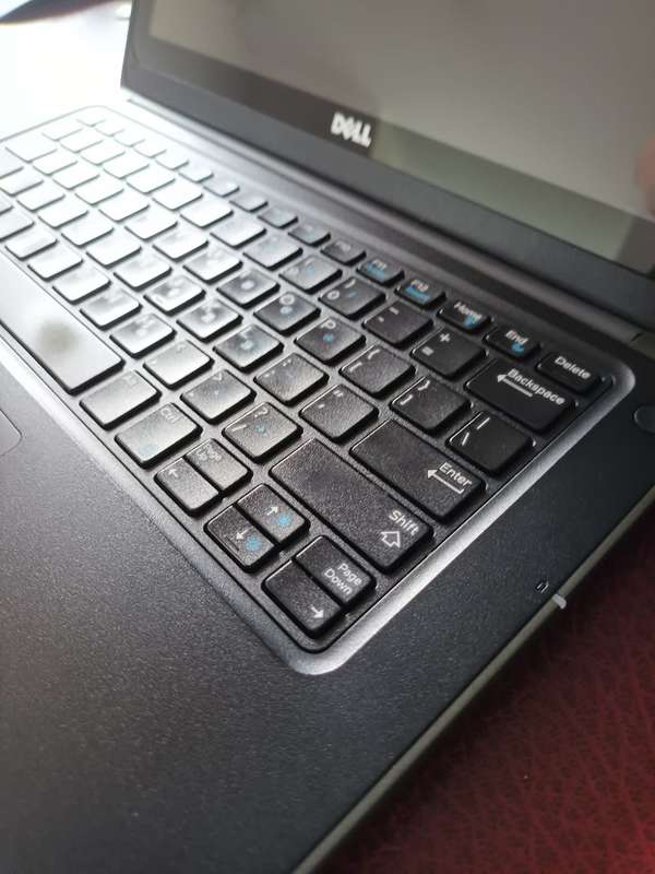 Dell Latitude 13 3380 touchscreen i5  7th gen , 8GB ram , 120Gb SSD drive , win 10 pro