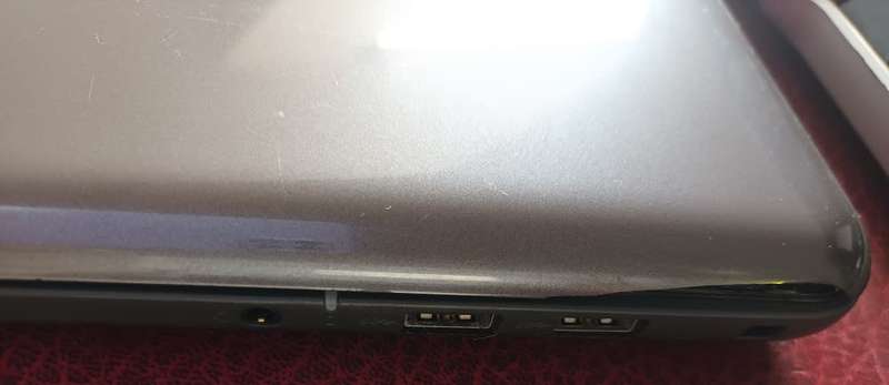 Dell Latitude 13 3380 touchscreen i5  7th gen ,8Gb ram,  256Gb SSD drive , (cosmetic issue)