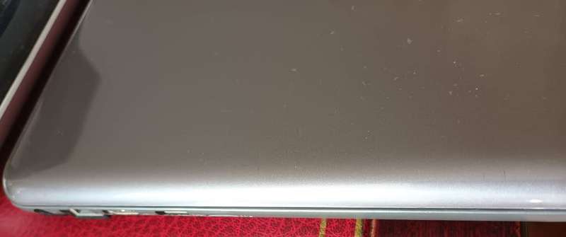 Dell Latitude 13 3380 touchscreen i5  7th gen ,8Gb ram,  256Gb SSD drive , (cosmetic issue)