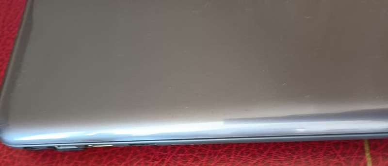 Dell Latitude 13 3380 touchscreen i5  7th gen ,8Gb ram,  256Gb SSD drive , (cosmetic issue)