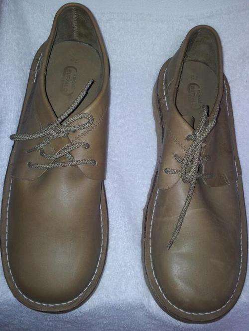 MENS BUFFALO SHOES  / SIZE 12