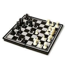 1 ON AUCTIONS !!! CHESS SET