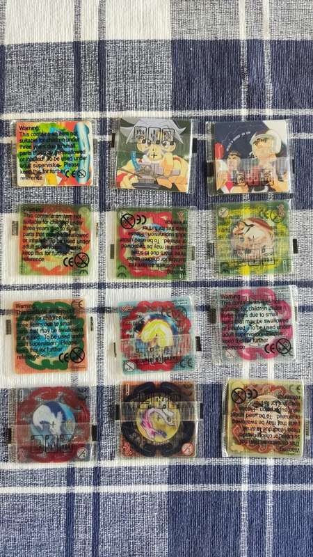 Beyblade tazos Sealed
