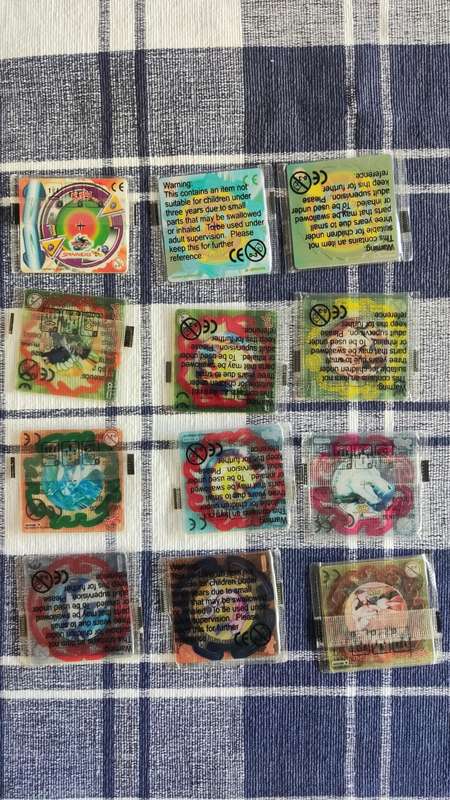 Beyblade tazos Sealed