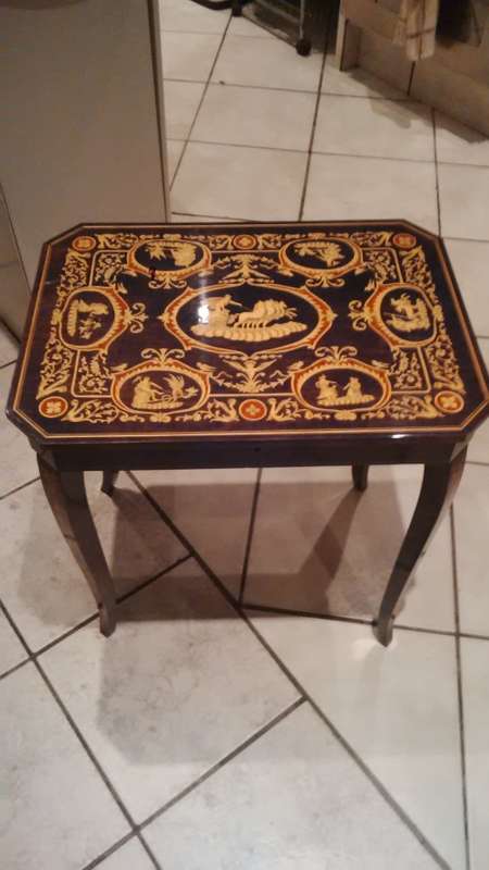 MUSICAL JEWELLERY BOX/ TABLE
