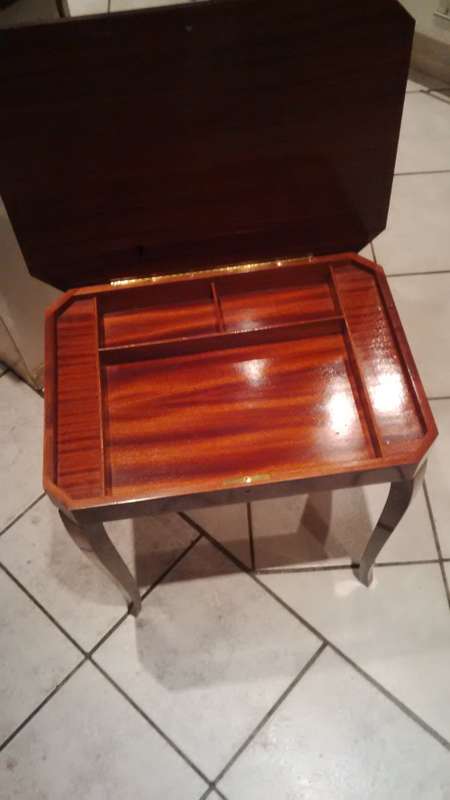 MUSICAL JEWELLERY BOX/ TABLE