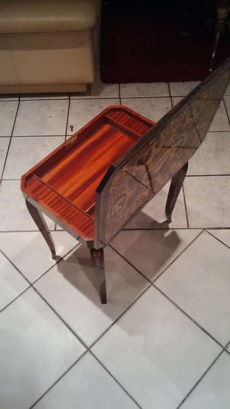 MUSICAL JEWELLERY BOX/ TABLE
