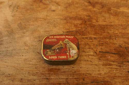 Loud Tone Gramophone Needles With Tin Box !