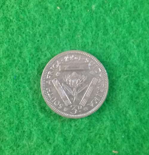 SA COINS: UNION OF SA : THREE PENCE (SILVER. 11.31 GRAMS) (SOLD AS LOT)