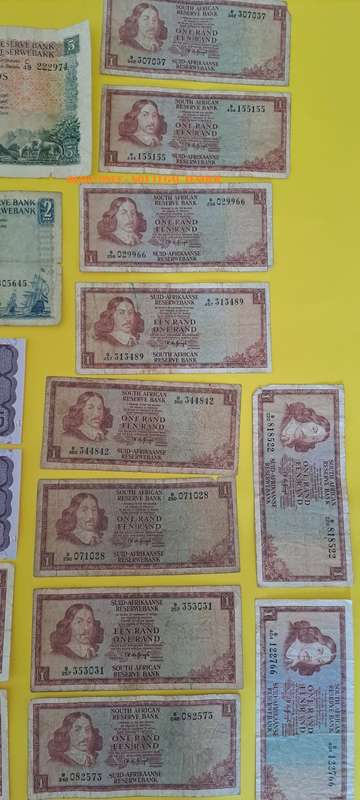 S. A. Bank Notes : Mix Lot - South Africa Old Pounds and Rand Notes