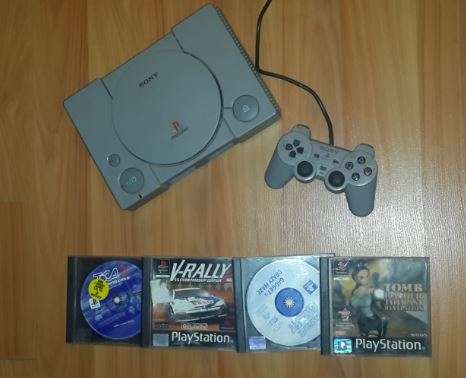 PlayStation 1 + 1 Controller + 4 Games