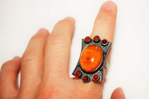 WOW!! BULKY DESIGNER STERLING SILVER AUTHENTIC AMBER RING !!! ( LARGE AMBER STONE )