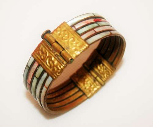 VINTAGE BRASS AND MOTHER OF PEARL BRACELET WITH SAFETY PIN !LOOK !