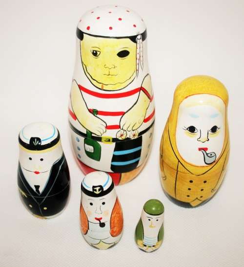WOW !!! COMPLETE SET OF 5 WOODEN BABUSHKA DOLLS !!! LOOK !!!