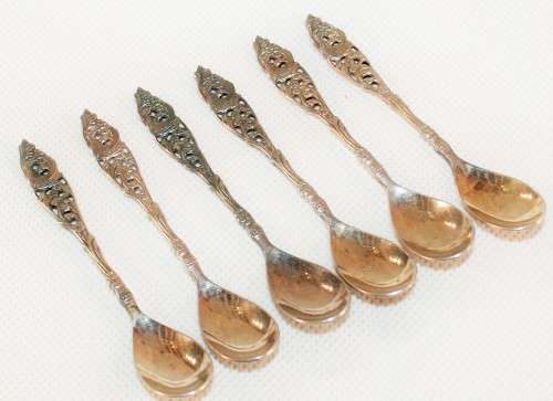 SET OF 6 VINTAGE MINI COLLECTIBLE SILVER PLATED SPOONS !!! AWESOME DETAIL AND MINT CONDITION !!