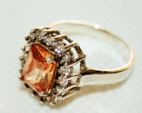 * 925 SILVER RING* WOW A BEAUTIFUL LADIES 925 SILVER RING WITH STONES ! WOW!!