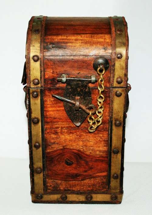 *WOODEN CONTAINER* WOW ! ANTIQUE DARK WOOD CONTAINER ( CAST IRON HANDLES AND LOCK PIN )