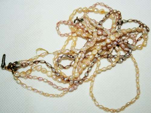 *FRESH WATER PEARLS* WOW !VINTAGE FOUR STRING FRESH WATER PEARLS ( NEED TO BE RESTRUNG )