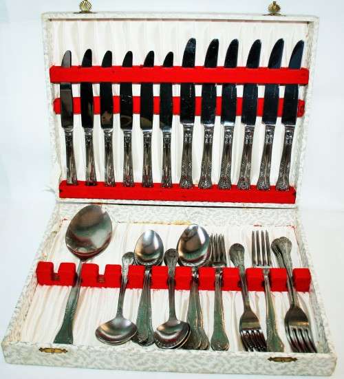*CUTLERY IN CONTAINER* WOW ! CUTLERY IN ORIGINAL CONTAINER !