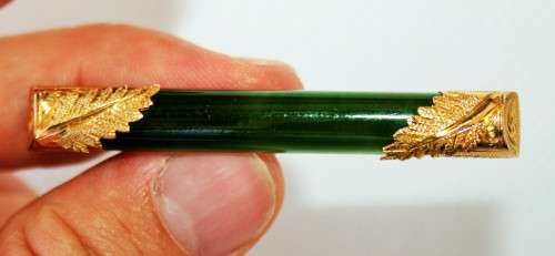 *15CT GOLD* LARGE VICTORIAN 15CT GOLD AND JADE BAR BROOCH !