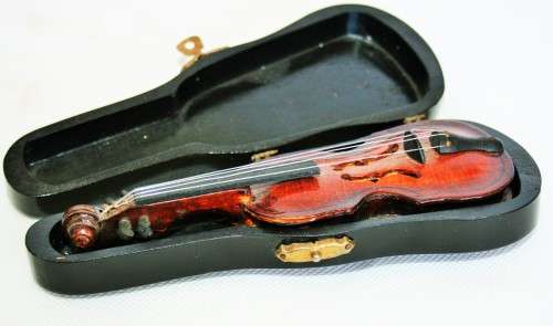 *VIOLIN*GENUINE WOODEN MINIATURE VIOLIN IN WOODEN CASE !