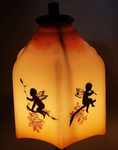 *ART DECO *VINTAGE ART DECO LAMP WITH ORNATE BASE AND GLASS SILHOUETTE SHADE ! WORKING !!