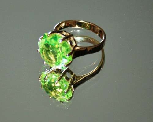 *BERYL* RARE ! LARGE VINTAGE GREEN STAR SHAPED CUT GREEN BERYL SET IN 9 CT GOLD RING