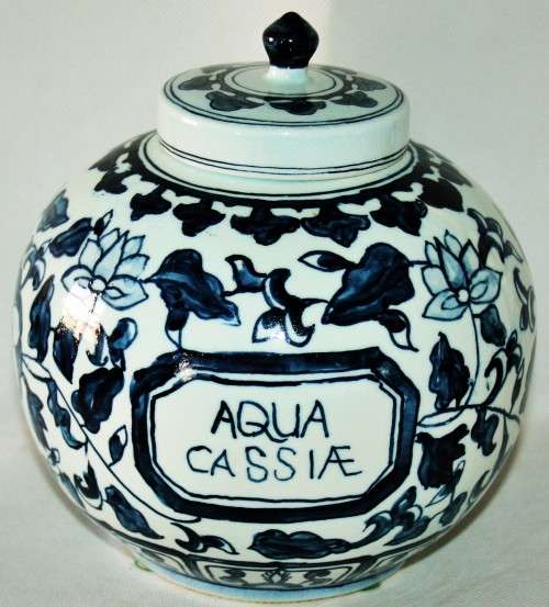 *VOC*UNUSUAL HAND PAINTED VOC PORCELAIN CONTAINER WITH LID !